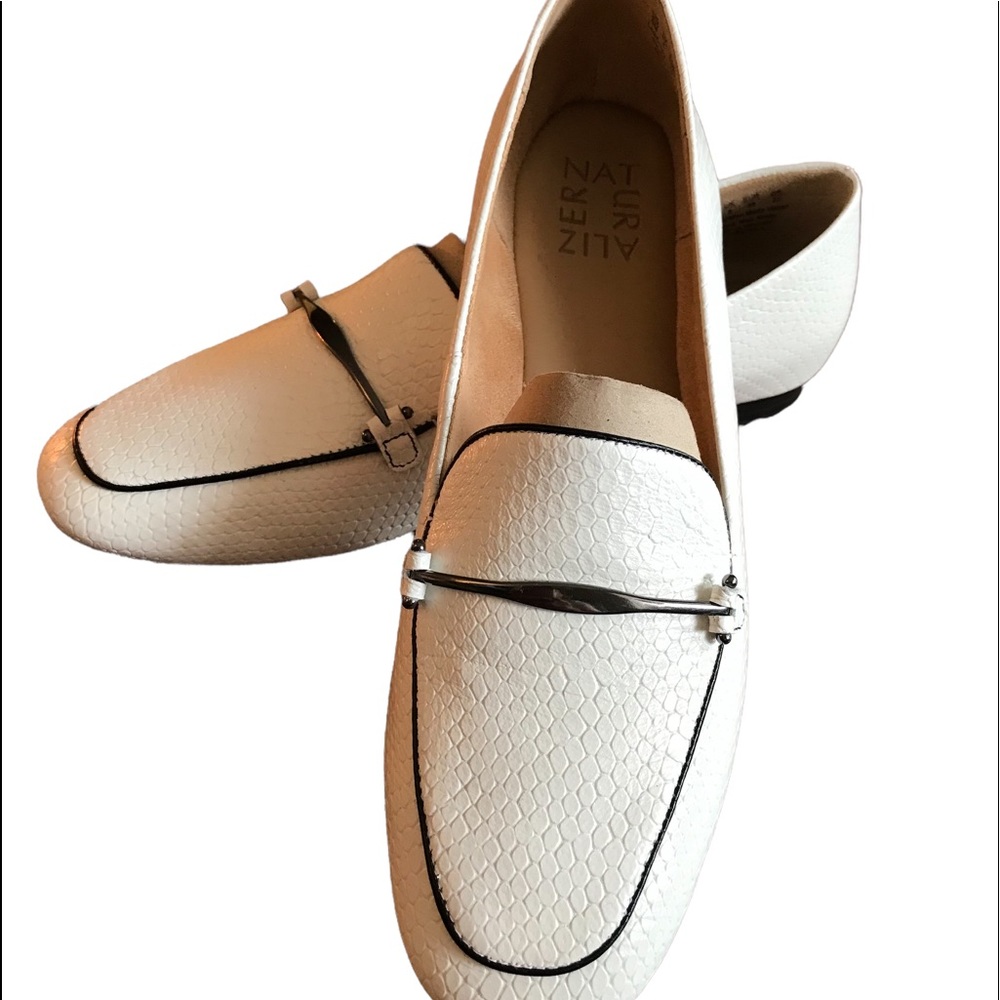 NWOT, Naturalizers Emiline loafers, size 8